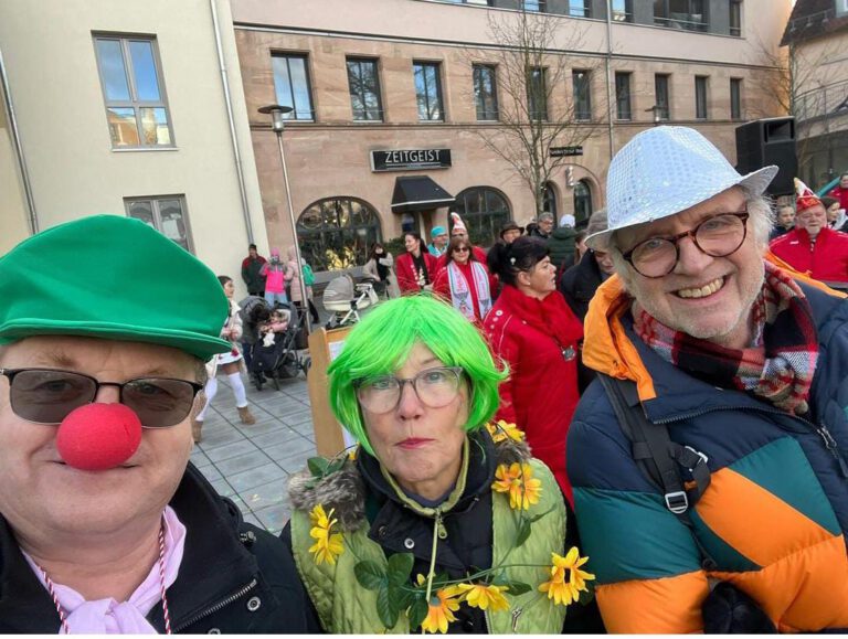 Konfettiregen über Zirndorfer Marktplatz – Cyrenesia und Stadtrat mit einem letzten Tänzchen